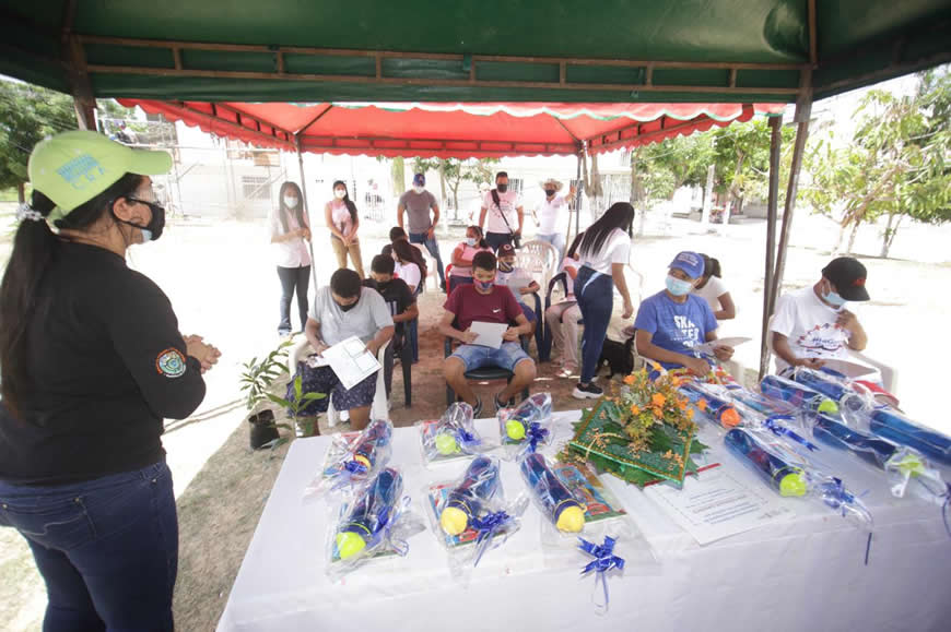 “Siembra un árbol: siembra metas y cultiva sueños”, programa de la Gobernación y C.R.A para jóvenes.