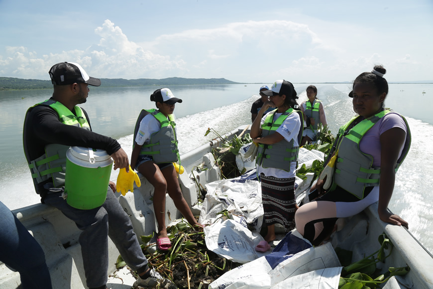 Con iniciativa de la C.R.A, pescadores convertirán la taruya en eco-productos.