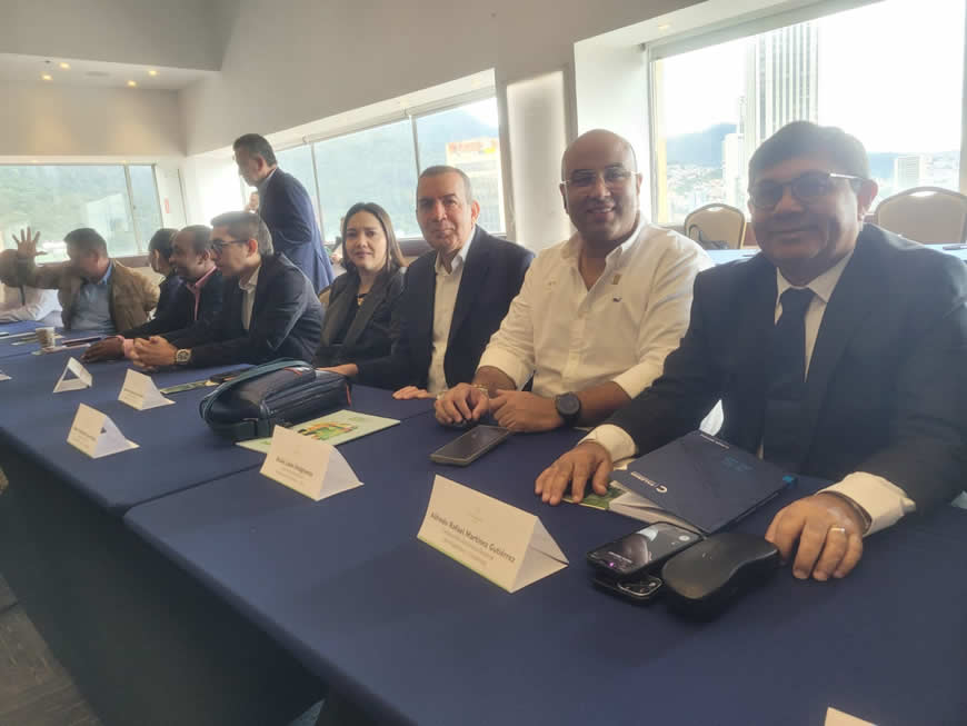Directores de las CAR exponen retos regionales a Minambiente Directores de las CAR exponen retos regionales a Minambiente