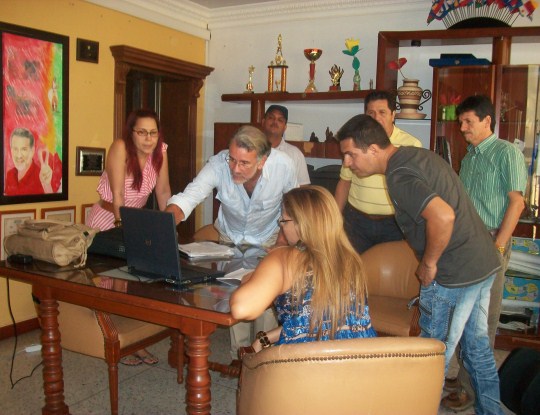 GOBERNADOR Y C.R.A, MOSTRARON A COMERCIANTES AVANCES DE OBRAS EN CAÑOS DEL MERCADO