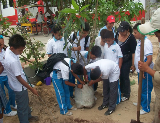CRA Y EL HERALDO, EN CAMPAÑA DE SIEMBRA DE ARBOLES