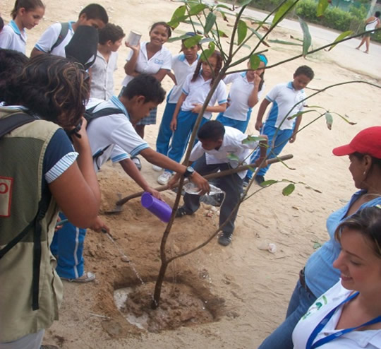 CRA Y EL HERALDO, EN CAMPAÑA DE SIEMBRA DE ARBOLES