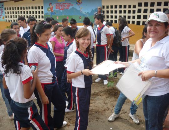 CRA, REALIZO SIEMBRA EN INSTITUCION EDUCATIVA