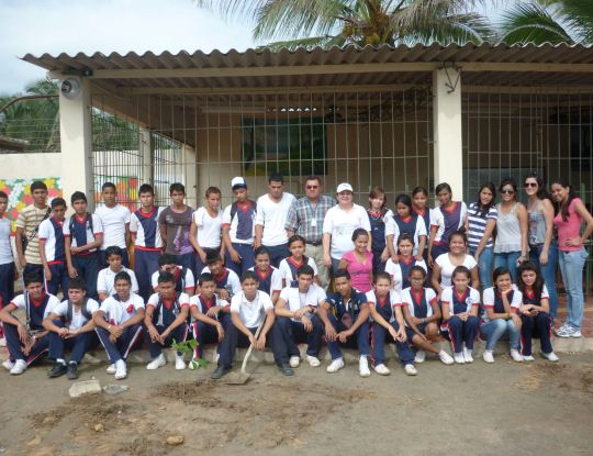 CRA, REALIZO SIEMBRA EN INSTITUCION EDUCATIVA