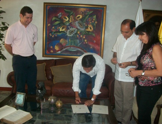 GOBERNACIÓN Y CRA, FIRMARON ESCRITURAS DE NUEVOS PREDIOS PARA LURIZA