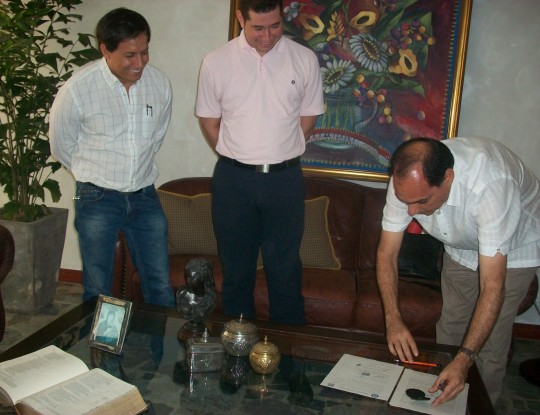 GOBERNACIÓN Y CRA, FIRMARON ESCRITURAS DE NUEVOS PREDIOS PARA LURIZA