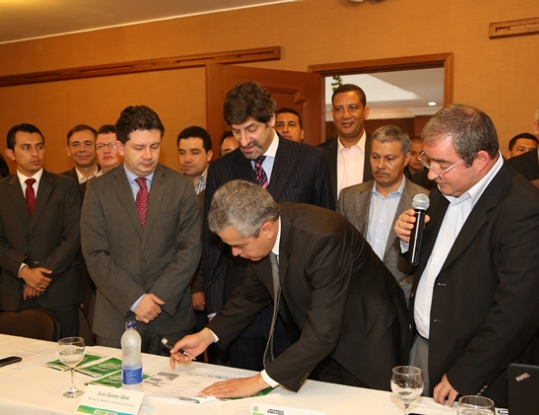 Se reactiva acuerdo por el Buen Gobierno en la gestión ambiental de las CAR