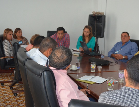 CONTRA INCENDIOS EN PARQUE ISLA SALAMANCA, AUTORIDADES PROPONEN UNA HOJA DE RUTA<br/> Plantean que entes territoriales de Atlántico y Magdalena busquen estrategias conjuntas para resolver problemática social - Corporación Autónoma Regional del Atlántico | C.R.A - Elaborar un hoja de ruta para adelantar acciones puntuales y coordinadas, con metas a corto, mediano y largo plazo, en la que todos coloquen las herramientas con que cuentan para combatir la problemática de las quemas en jurisdicción del Parque Isla Salamanca, que vienen afectando el departamento del Atlántico, propuso Jackelín Reina, directora del DAMAB, al término de la reunión entre las autoridades ambientales y demás entidades del Estado que coordinadamente trazan estrategias para atacar el flagelo.