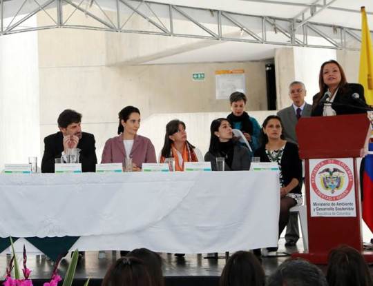 ‘Nosotros somos los llamados desde este Ministerio a buscar la paz’, dice nueva Minambiente