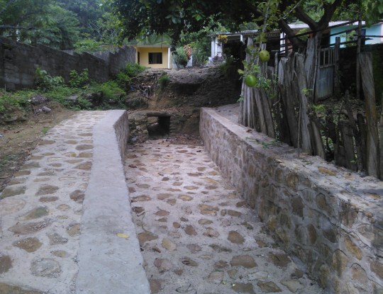 HABITANTES DE PIOJO SE BENEFICIAN CON CANALIZACIÓN DE ARROYO LA PLAZA: C.R.A