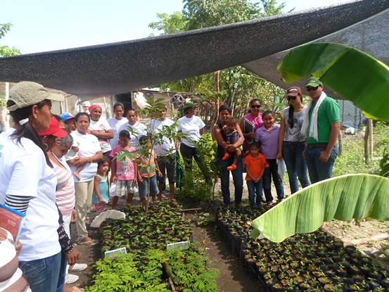 CON VIVEROS COMUNITARIOS, CRA FOMENTA PARTICIPACIÓN DE LA MUJER EN PROYECTOS AMBIENTALES