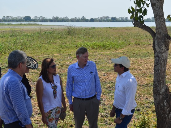Embajador de Holanda recorrió el Complejo de Humedales del Atlántico, en el marco de un proyecto que busca identificar medidas de adaptación al cambio climático.