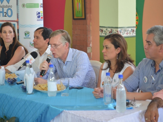 Embajador de Holanda recorrió el Complejo de Humedales del Atlántico, en el marco de un proyecto que busca identificar medidas de adaptación al cambio climático.