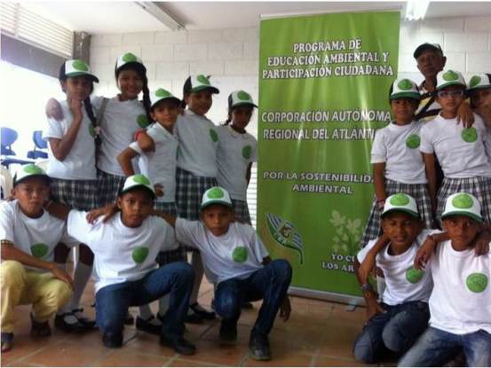 JÓVENES DE SEMILLEROS AMBIENTALES ESCOLARES, SE CAPACITAN EN ARBORIZACIÓN Y LIDERAN SIEMBRAS