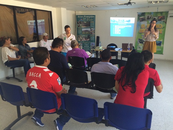 COMUNIDADES SON CAPACITADAS EN TRÁMITES AMBIENTALES, ESPECIES EXÓTICAS Y ECOTURISMO