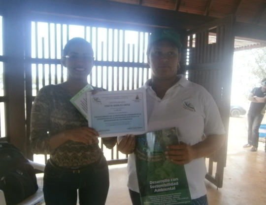 CRA CAPACITA A PESCADORES Y ESTUDIANTES EN EL CORREGIMIENTO LA PLAYA CRA CAPACITA A PESCADORES Y ESTUDIANTES EN EL CORREGIMIENTO LA PLAYA