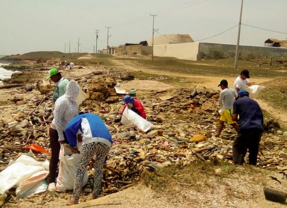 CRA AVANZA EN PROYECTO PILOTO DE REUTILIZACIÓN DE MADERA Y PLÁSTICO, EN PUNTA ROCA