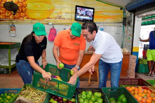 EN MERCADO PÚBLICO, CRA Y UNDECO RECOLECTARON ALIMENTOS PARA FAUNA DEL ATLÁNTICO