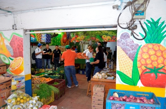 EN MERCADO PÚBLICO, CRA Y UNDECO RECOLECTARON ALIMENTOS PARA FAUNA DEL ATLÁNTICO