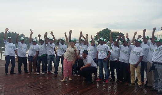 Caños del mercado ahora tienen quien los cuide.