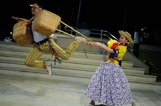 CARNAVAL AL LAGO DEL CISNE