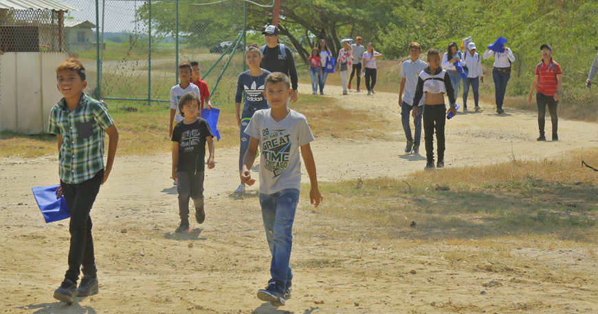 Con jornada pedagógica en Malambo, C.R.A celebró Día Mundial de la Educación Ambiental. - Corporación Autónoma Regional del Atlántico | C.R.A - Como respuesta a la necesidad de identificar las relaciones de interacción e independencia que se dan entre el entorno ambiental y el hombre, así como también promover una relación armónica entre el medio natural y las actividades humanas, a través del desarrollo sostenible, la CORPORACIÓN AUTÓNOMA REGIONAL DEL ATLÁNTICO -CRA, la Alcaldía del municipio de Malambo y el Programa de Gestión Social de Puerto PIMSA, realizaron jornada pedagógica y lúdica, con los niños y jóvenes de Ciudadela Real del Caribe Etapa 1 del sector Villa Concord, Malambo, en el marco de la celebración del Día  Mundial de la Educación Ambiental, el pasado 26 de enero .