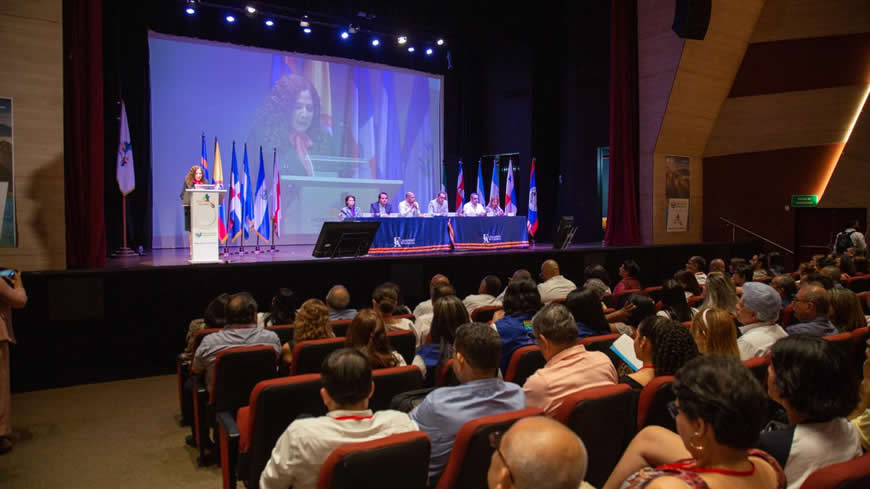 C.R.A. recibe reconocimiento internacional, por su aporte a la educación ambiental - Corporación Autónoma Regional del Atlántico | C.R.A - En el marco del encuentro internacional para la creación y fortalecimiento del Primer Observatorio Mesoamericano de Educación Ambiental, que se desarrolla en el centro cultural de la sede norte de la Universidad del Atlántico del 16 al 18 de agosto, la Corporación Autónoma Regional del Atlántico (C.R.A.) recibió un reconocimiento por parte del Proyecto de Integración y Desarrollo de Mesoamérica, por su aporte a la educación ambiental y al Observatorio.