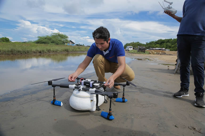 C.R.A. acompaña desarrollo tecnológico para el monitoreo de aguas en Mallorquín, con el método "Ecodrone" - Corporación Autónoma Regional del Atlántico | C.R.A -  