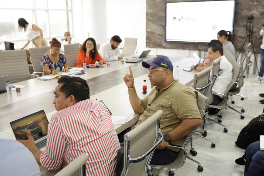 C.R.A solo concertará planes parciales que garanticen el tratamiento de aguas residuales - Corporación Autónoma Regional del Atlántico | C.R.A - En el marco de su visita al departamento del Atlántico, en donde presentó el informe de la Comisión Técnica de la ciénaga de Mallorquín, la ministra de Ambiente y Desarrollo Sostenible, Susana Muhamad González, celebró la decisión de la Corporación Autónoma Regional del Atlántico - C.R.A, de no concertar más planes parciales, sin que estos presenten una solución para el manejo de las aguas residuales generadas por los proyectos cuando el área no tenga conexión a las redes de alcantarillado público, así como el inicio en próximos días del proceso licitatorio a través del cual se hará la revisión y ajuste del POMCA Mallorquín.