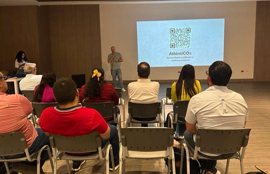 AtlantiCO2, primer programa de descarbonización en el Departamento, liderado por la C.R.A. - Corporación Autónoma Regional del Atlántico | C.R.A - La Corporación Autónoma Regional del Atlántico –C.R.A., y la Asociación Nacional de Empresarios de Colombia -ANDI Seccional Atlántico - Magdalena, en alianza con el Instituto Colombiano de Normas Técnicas y Certificación -ICONTEC y el Instituto Bartolomé de las Casas -Inubac, lanzaron el programa de Fortalecimiento de una cultura ambiental hacia la descarbonización en el departamento del Atlántico, denominado AtlantiCO2, con el objetivo principal contribuir a la construcción de un territorio resiliente y carbono neutral.