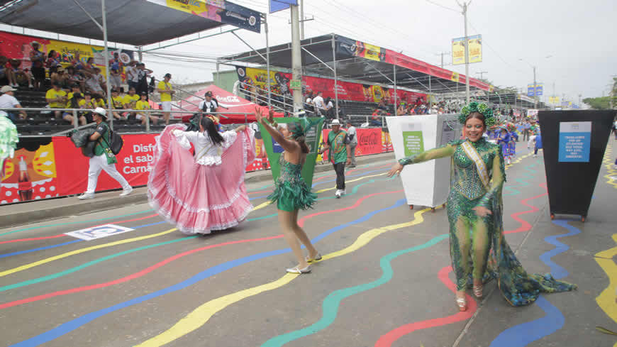 “Quien lo cuida es quien lo goza”, el mensaje ambiental que abrió la Batalla de Flores - Corporación Autónoma Regional del Atlántico | C.R.A - • Con un performance que combinó danza, teatro y música, se transmitió el mensaje de cuidado por el ambiente.