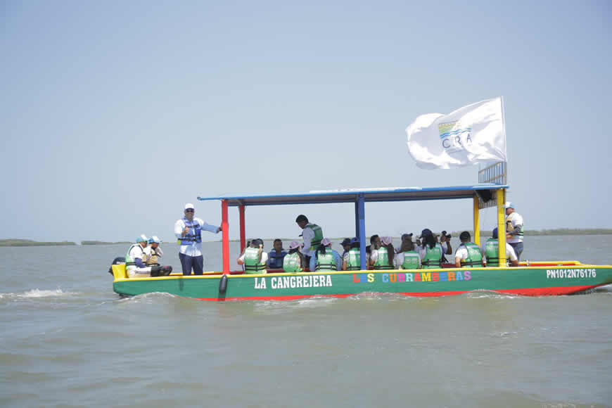 "Las Curramberas”, proyecto productivo y ecoturístico que impulsa la C.R.A en ciénaga de Mallorquín - Corporación Autónoma Regional del Atlántico | C.R.A - En el marco de las acciones de sostenibilidad y fortalecimiento de las comunidades ribereñas, la Corporación Autónoma Regional del Atlántico -C.R.A. realizó el lanzamiento de "Las Curramberas", un innovador proyecto que productivo y de ecoturismo que integra las asociaciones de pescadores de influencia de la ciénaga de Mallorquín.