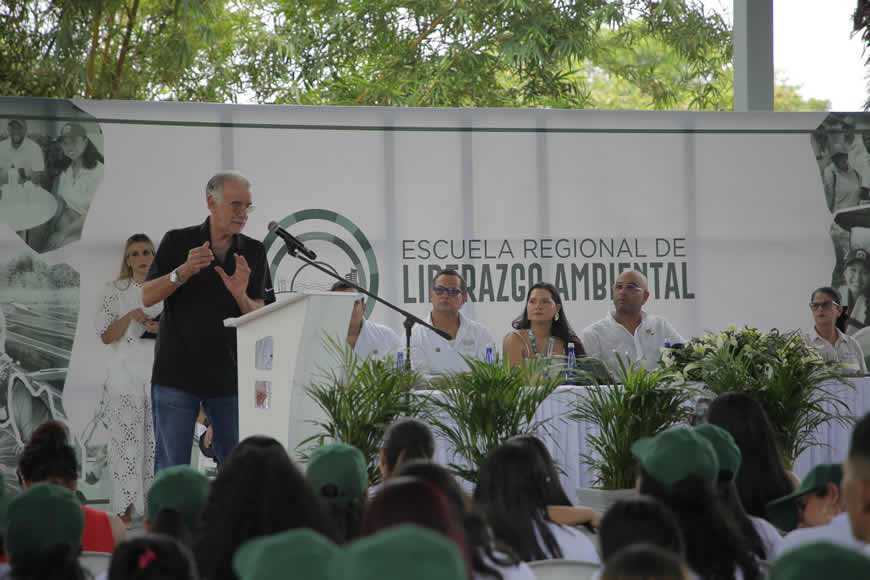 La C.R.A. consolida su liderazgo ambiental con una nueva temporada de la ERLA 3 La C.R.A. consolida su liderazgo ambiental con una nueva temporada de la ERLA - Corporación Autónoma Regional del Atlántico | C.R.A - La Corporación Autónoma Regional del Atlántico (C.R.A.) anuncia el regreso de la Escuela Regional de Liderazgo Ambiental (ERLA), su programa de formación para jóvenes líderes ambientales en el departamento, que en 2025 reafirma su compromiso con el fortalecimiento de capacidades locales y la participación de la juventud en la protección y gestión sostenible de los territorios.