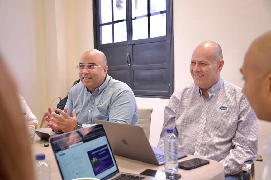 C.R.A. y Universidad de Florida: una alianza que fortalece la gestión ambiental del Atlántico - Corporación Autónoma Regional del Atlántico | C.R.A - Funcionarios de la Corporación y una delegación de la universidad norteamericana realizan mesas de trabajo para materializar la alianza que busca fortalecer las estrategias para la conservación y restauración del medioambiente.