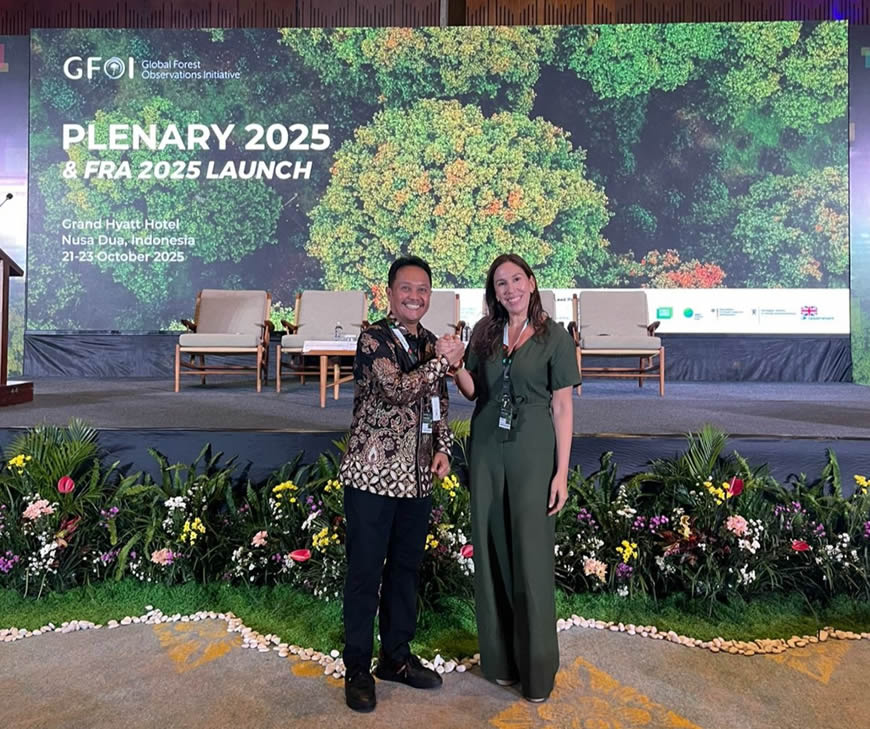 En Indonesia, la C.R.A. destaca su liderazgo en gestión ambiental y sostenibilidad durante la Plenaria de la Iniciativa Global de Observación de los Bosques - Corporación Autónoma Regional del Atlántico | C.R.A - La Corporación Autónoma Regional del Atlántico -C.R.A., en cumplimiento de su compromiso con la protección y gestión sostenible de los recursos forestales, participa en la Plenaria 2025 de la Iniciativa Global de Observación de los Bosques (G.F.O.I.), organizada por el Ministerio de Silvicultura de Indonesia. En representación de la entidad asiste Pamela Lozano, jefa de la Oficina Asesora de Ciencia, Tecnología e Innovación.