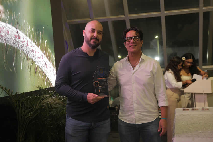 La C.R.A. y Alitic anuncian ganadores del concurso “Atlántico Respira Ambiente 2025” - Corporación Autónoma Regional del Atlántico | C.R.A - La Corporación Autónoma Regional del Atlántico (C.R.A.) y Alitic realizaron este sábado 15 de noviembre la ceremonia oficial de premiación del concurso de fotografía “Atlántico Respira Ambiente 2025”, un concurso que en su quinta edición reconoció a los mejores talentos aficionados y profesionales que, a través de sus imágenes, revelan la belleza y los desafíos ambientales del departamento.