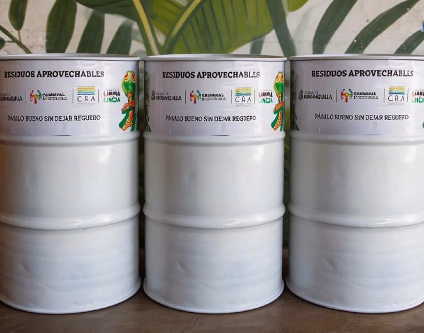 C.R.A. instala 60 puntos ecológicos en la Vía 40 y se suma a la Batalla de Flores con su mensaje ambiental ‘Somos Agua’