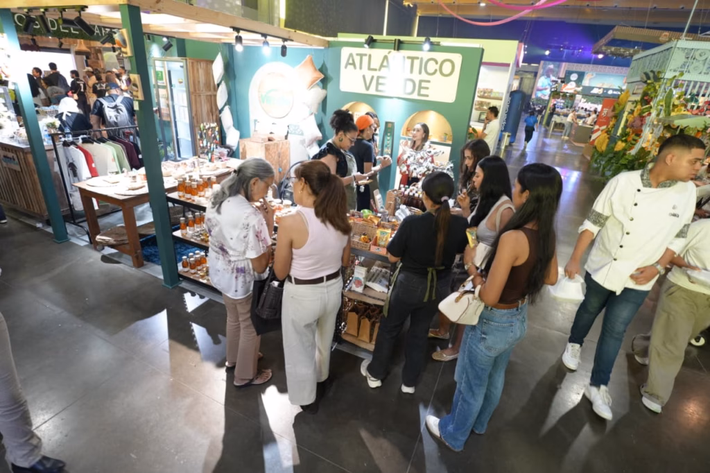 Negocios Verdes del Atlántico llegan a Sabor Barranquilla con una apuesta por la sostenibilidad y el consumo responsable - Corporación Autónoma Regional del Atlántico | C.R.A - Los Negocios Verdes del Atlántico, impulsados por la Corporación Autónoma Regional del Atlántico – C.R.A., tienen presencia en Sabor Barranquilla 2026, una de las principales vitrinas gastronómicas del Caribe colombiano, que se desarrolla del 20 al 23 de agosto en el Centro de Eventos Puerta de Oro.